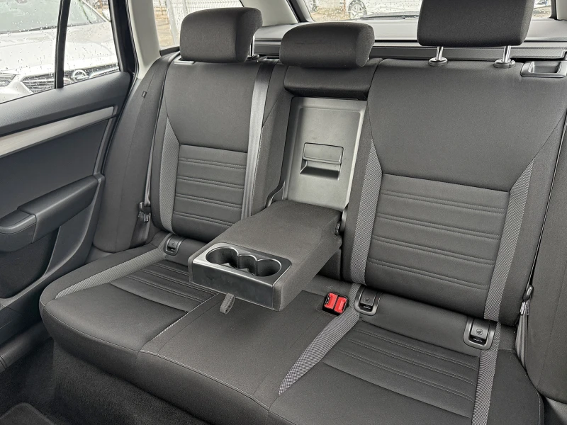 Skoda Octavia 2.0 TDI 4x4 Automatic, снимка 10 - Автомобили и джипове - 53274942
