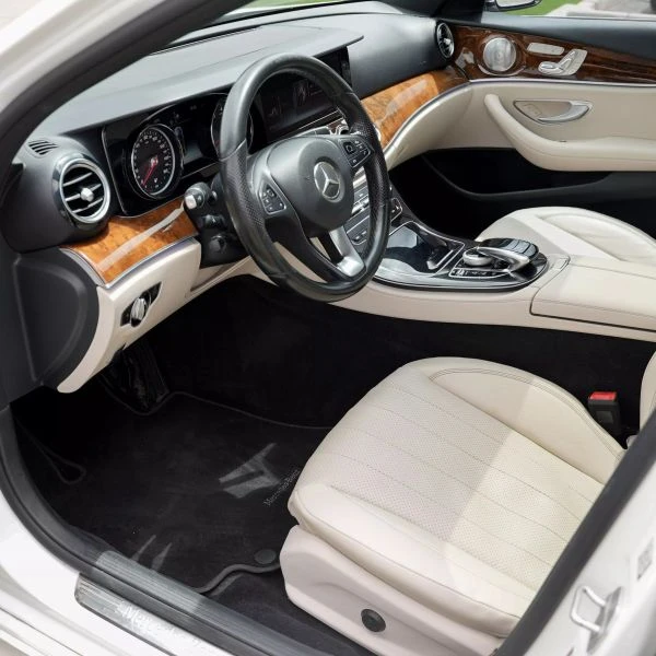 Mercedes-Benz E 300 AMG* PACK* BURMESTER* ПОДГРЕВ* МЪРТВА* ТОЧКА* КАМЕ - изображение 10