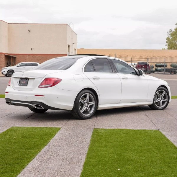 Mercedes-Benz E 300 AMG* PACK* BURMESTER* ПОДГРЕВ* МЪРТВА* ТОЧКА* КАМЕ - изображение 2