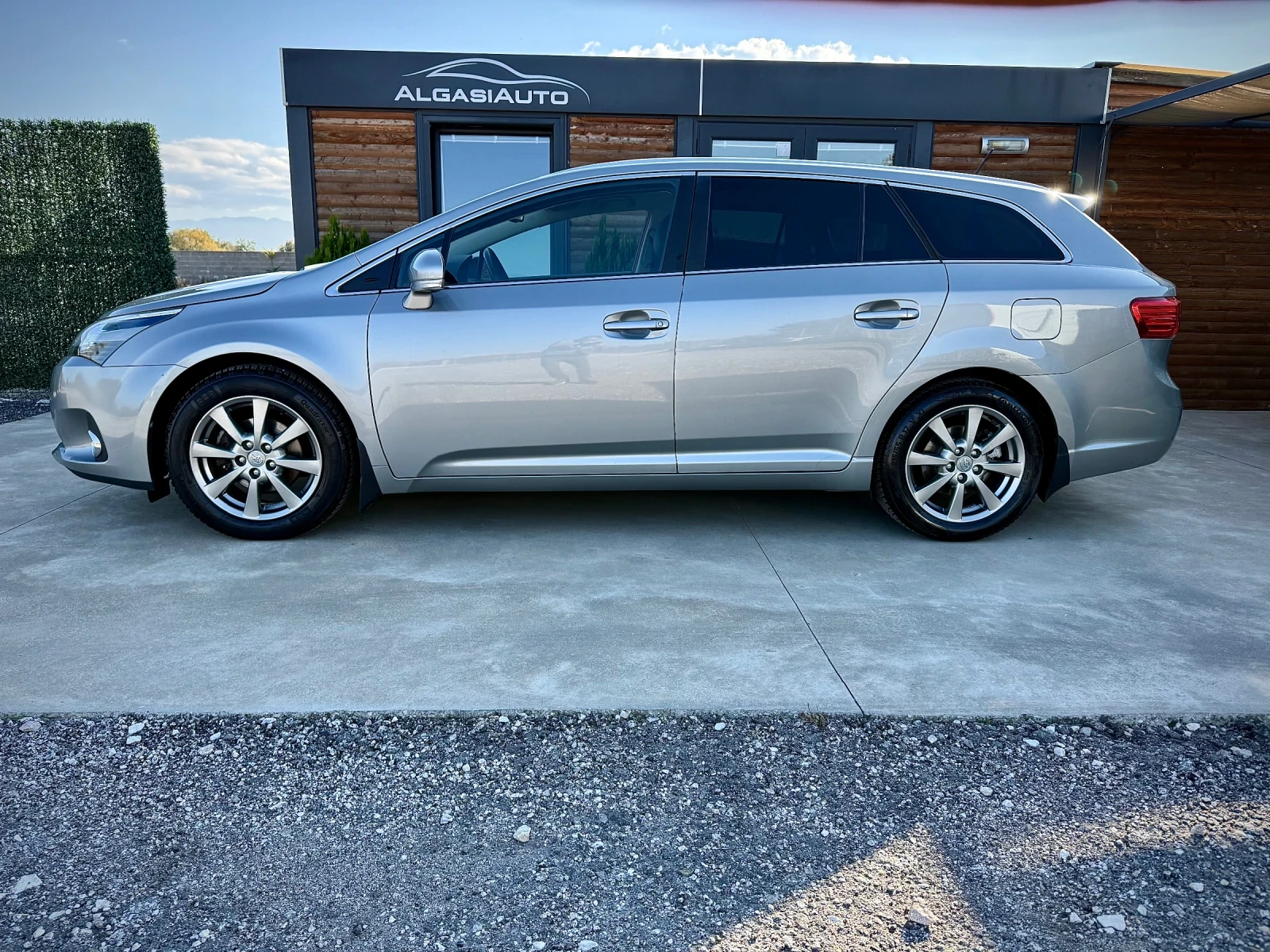 Toyota Avensis 1.8 VALVEMATIC* Facelift* Executive* Keyless  - изображение 2