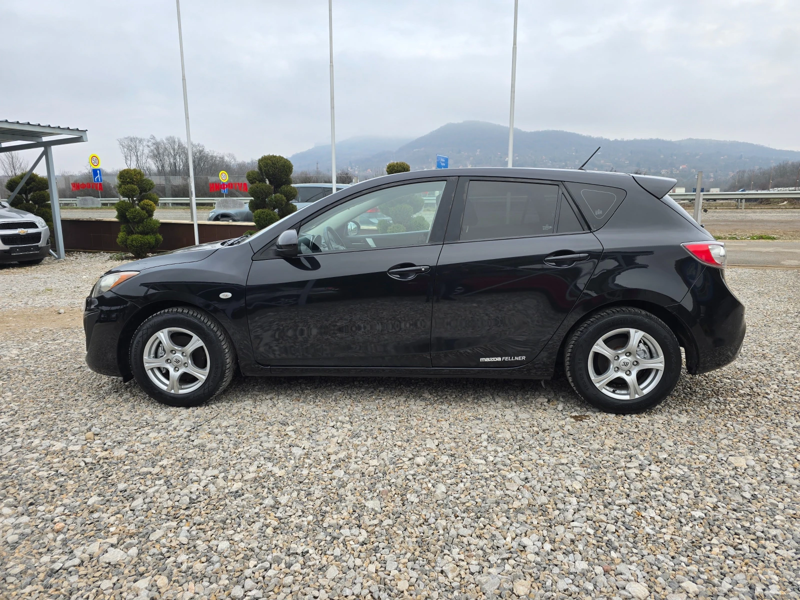 Mazda 3 1, 6 I КЛИМАТРОНИК !! НОВ ВНОС !! ЕВРО5 !! - изображение 2