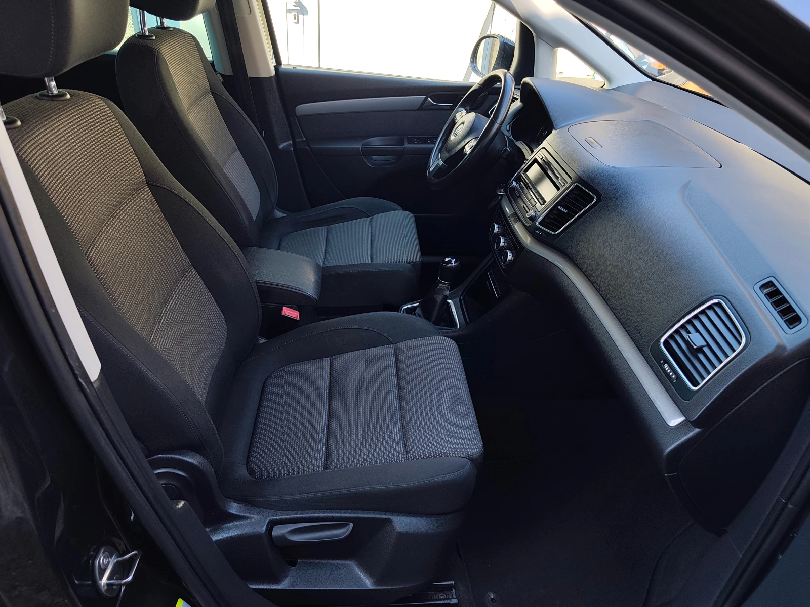 VW Sharan 4Motion 7местен, снимка 14 - Автомобили и джипове - 53735847