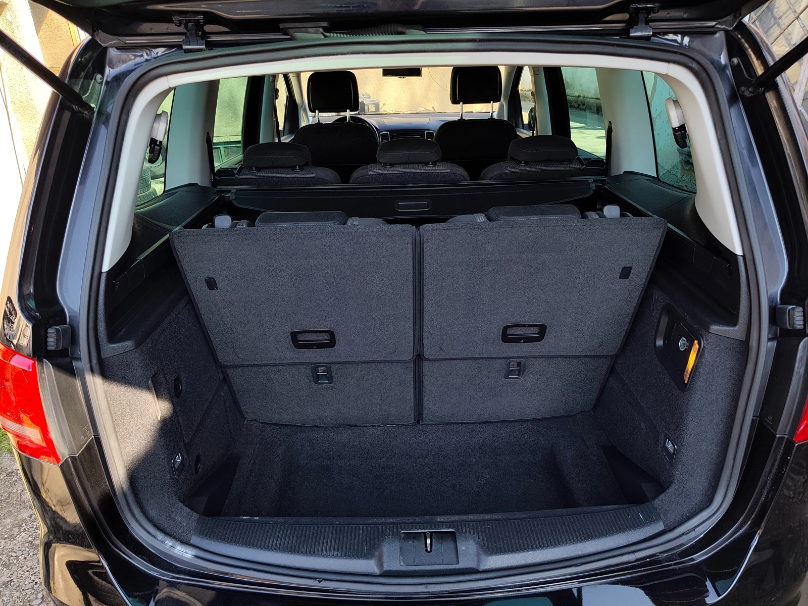 VW Sharan 4Motion 7местен, снимка 16 - Автомобили и джипове - 53735847