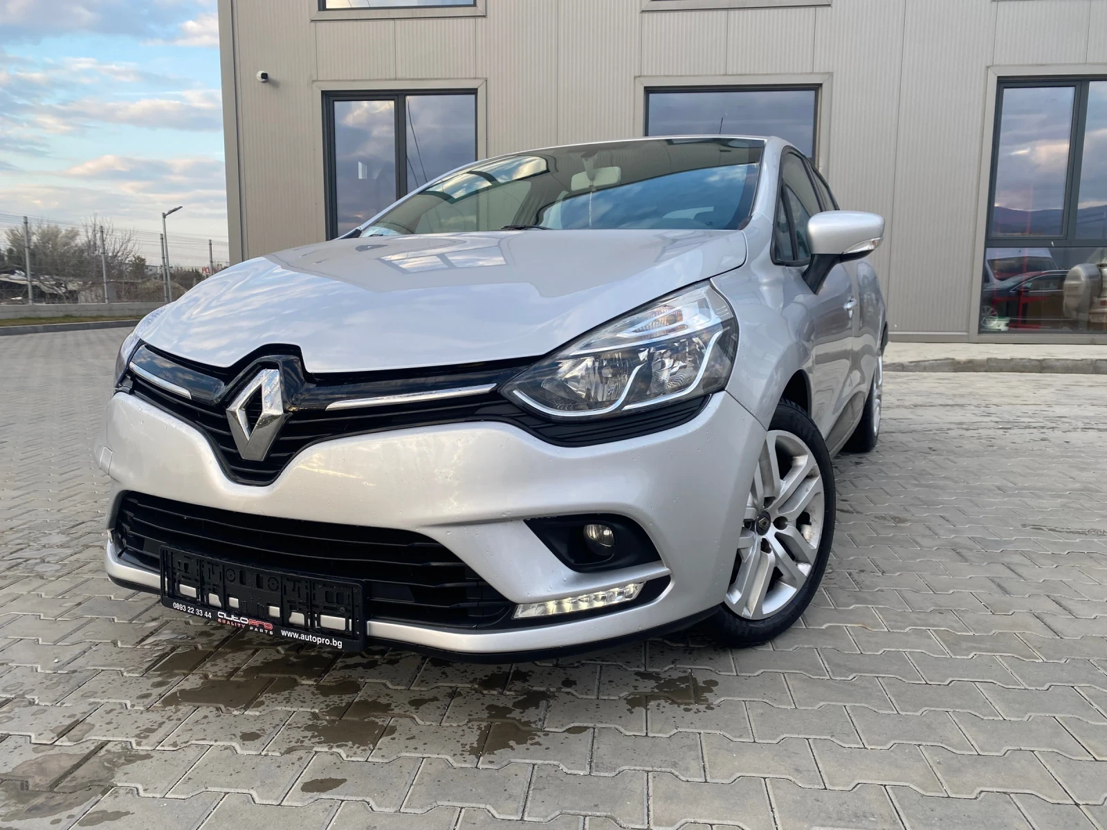 Renault Clio 1.5 dCi, снимка 2 - Автомобили и джипове - 53990507