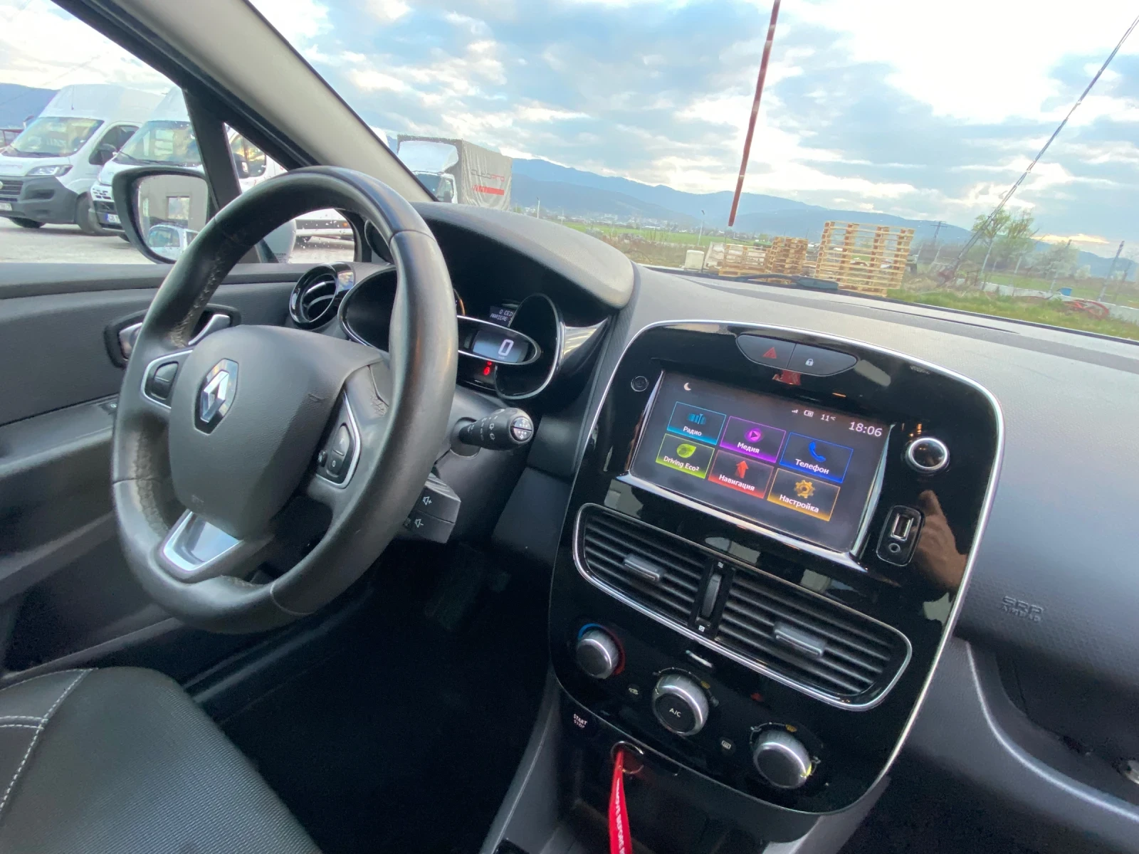 Renault Clio 1.5 dCi, снимка 13 - Автомобили и джипове - 53990507