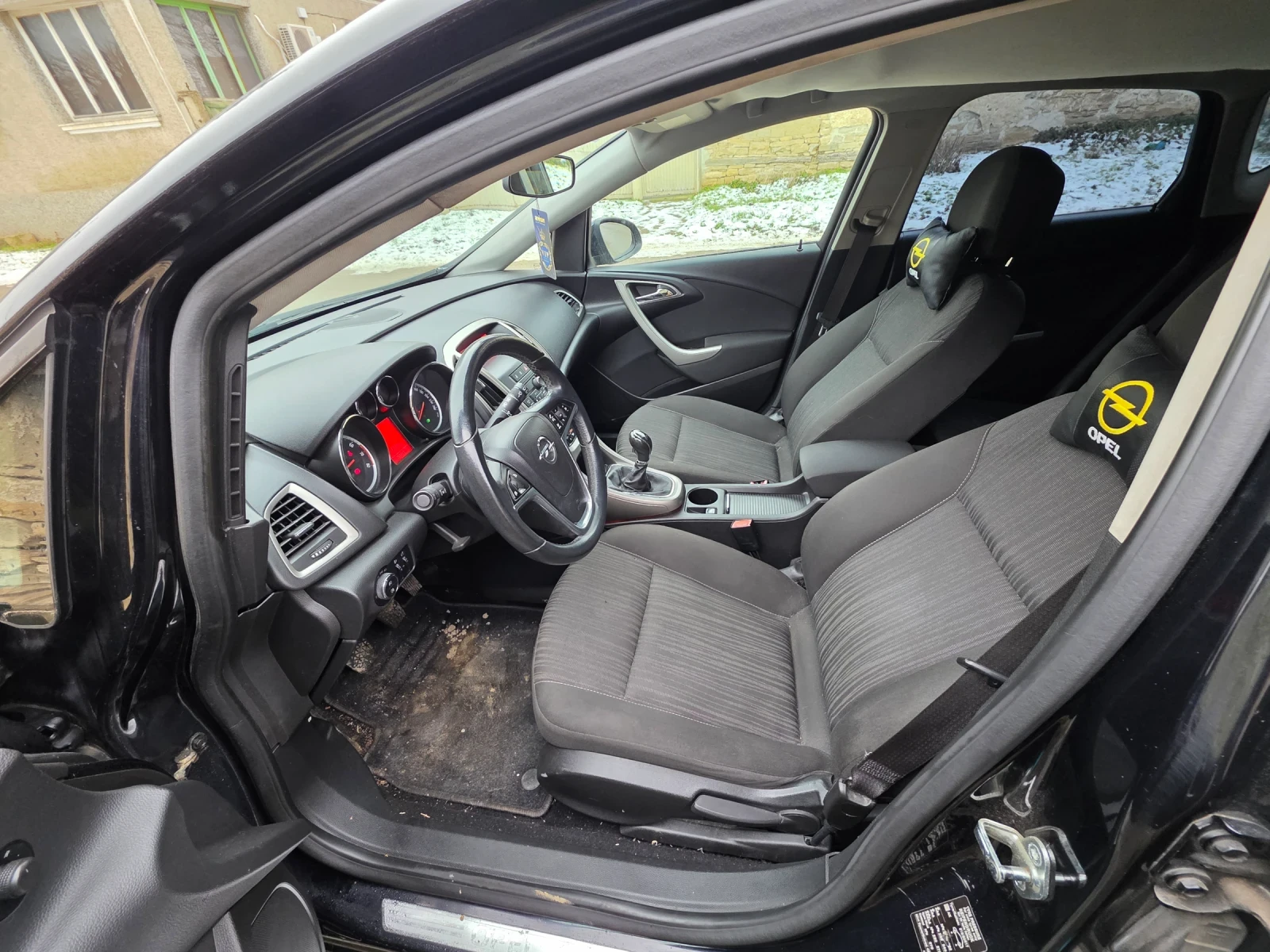 Opel Astra 1.4 Turbo, снимка 9 - Автомобили и джипове - 54088682