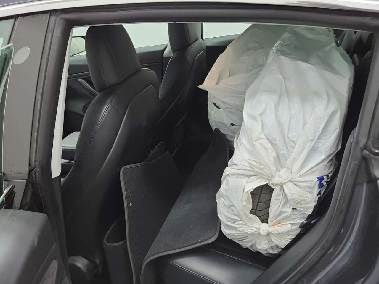 Tesla Model 3  | LONG RANGE | 4X4 | ДВЕ КАРТИ | CARFAX, снимка 13 - Автомобили и джипове - 54114657