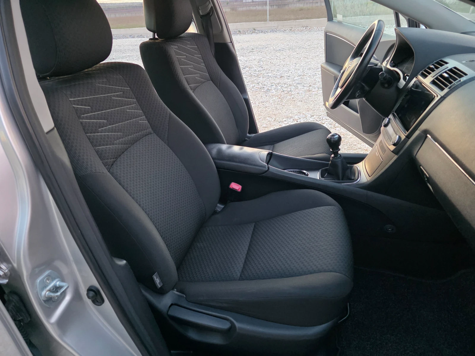 Toyota Avensis 1.8 Vvti Навигация KeyLess Go Автопилот , снимка 8 - Автомобили и джипове - 54196939