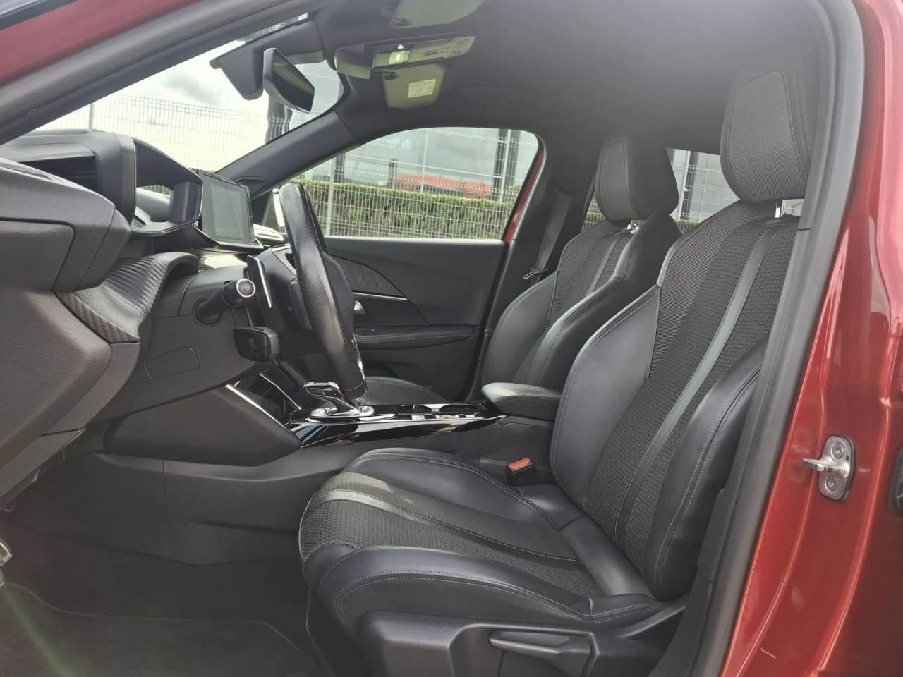 Peugeot 2008 GT Line, снимка 9 - Автомобили и джипове - 54218287