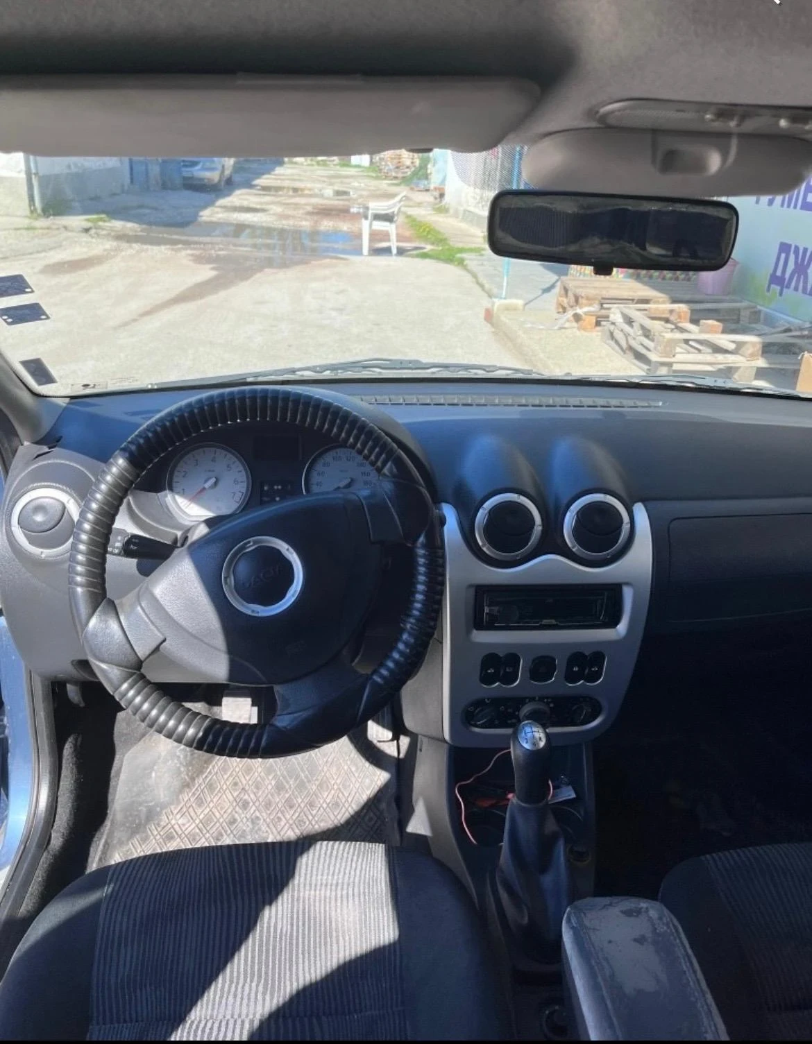 Dacia Logan, снимка 6 - Автомобили и джипове - 54383530