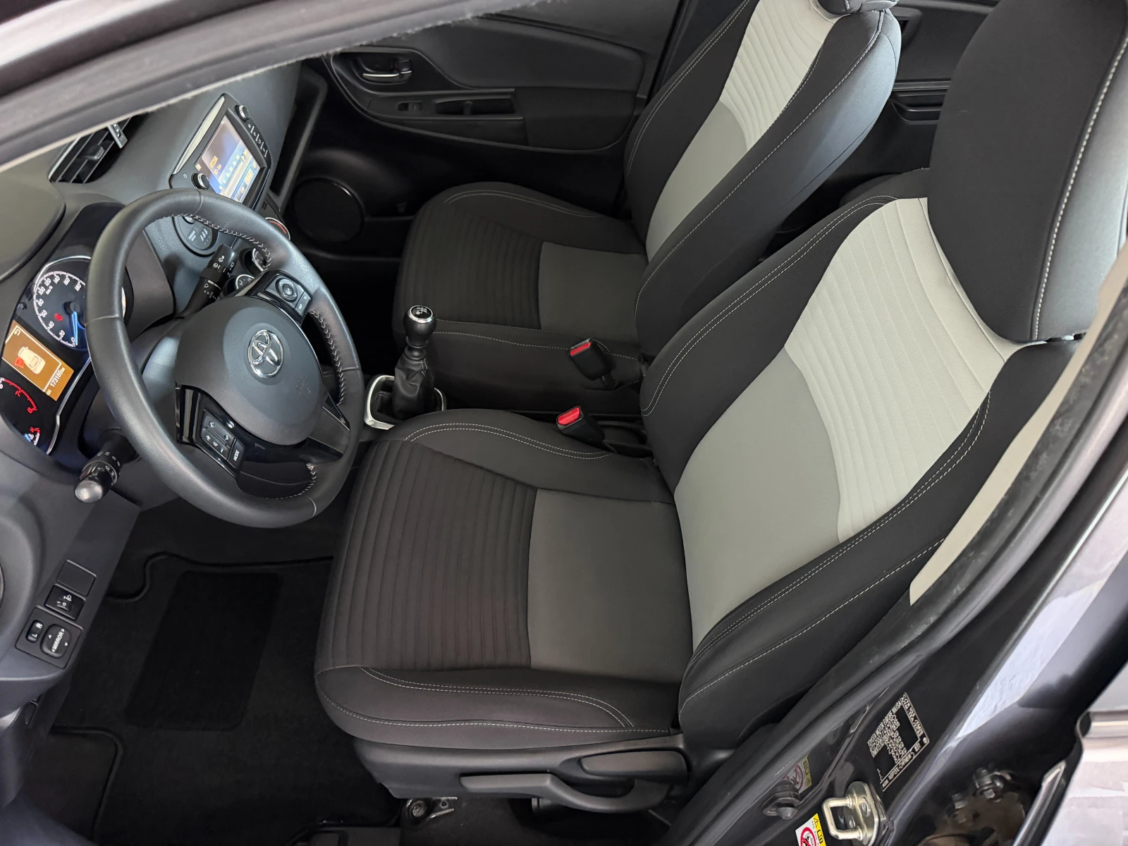 Toyota Yaris 1.5VVT-iE* СЕРВИЗНА КНИЖКА С ПЪЛНА ИСТОРИЯ В TOYOT, снимка 8 - Автомобили и джипове - 54597100
