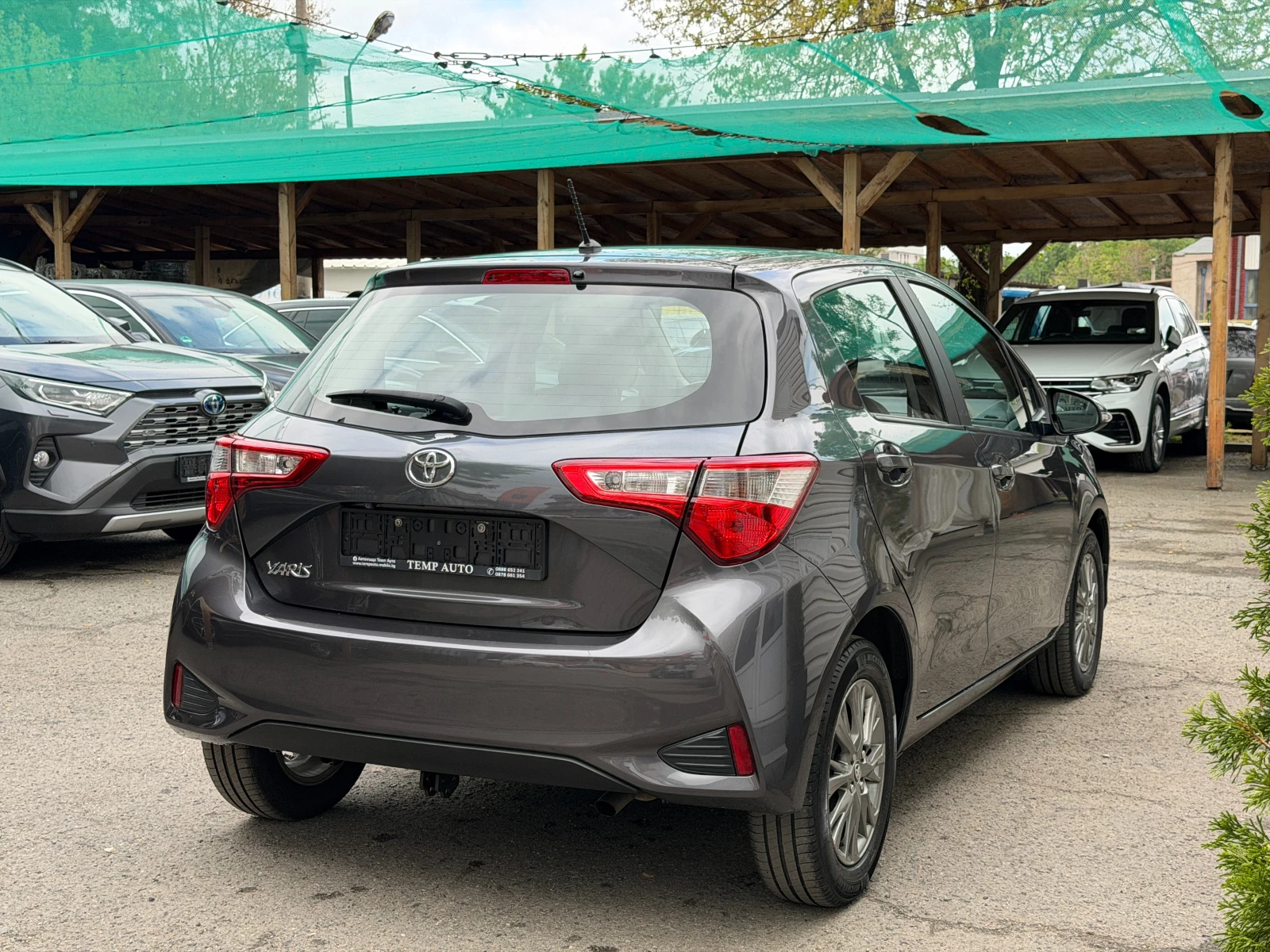 Toyota Yaris 1.5VVT-iE* СЕРВИЗНА КНИЖКА С ПЪЛНА ИСТОРИЯ В TOYOT, снимка 4 - Автомобили и джипове - 54597100