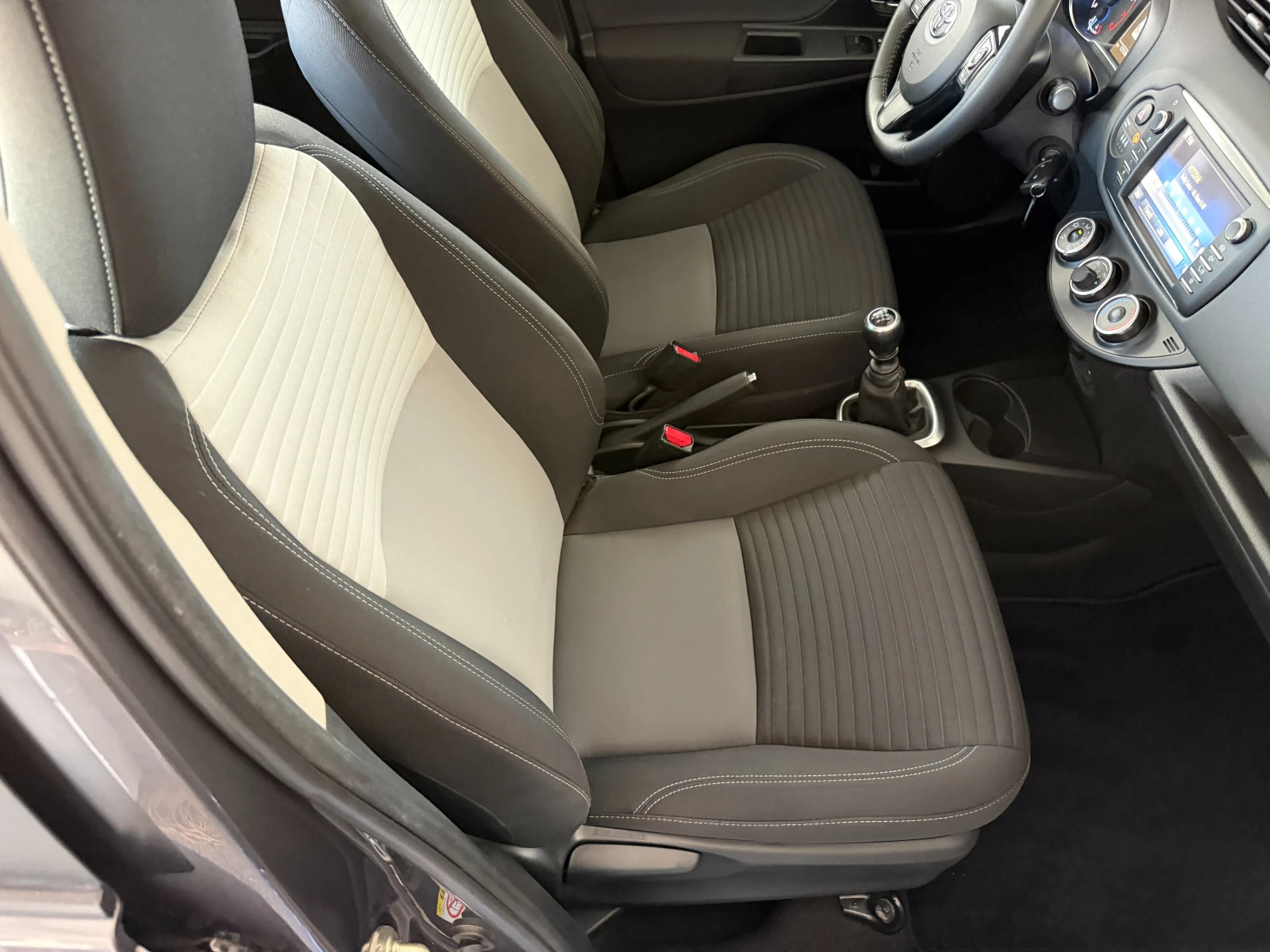 Toyota Yaris 1.5VVT-iE* СЕРВИЗНА КНИЖКА С ПЪЛНА ИСТОРИЯ В TOYOT, снимка 14 - Автомобили и джипове - 54597100
