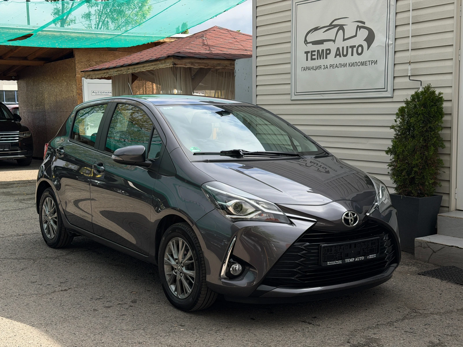 Toyota Yaris 1.5VVT-iE* СЕРВИЗНА КНИЖКА С ПЪЛНА ИСТОРИЯ В TOYOT, снимка 3 - Автомобили и джипове - 54597100