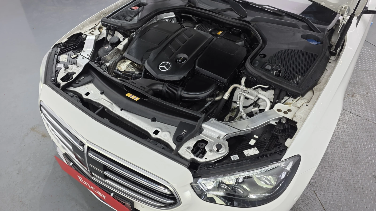 Mercedes-Benz E 220 4MATIC/DISTRONIC/BURMESTER/ОБДУХВАНЕ/ПОДГРЕВИ/PANO, снимка 6 - Автомобили и джипове - 54863597
