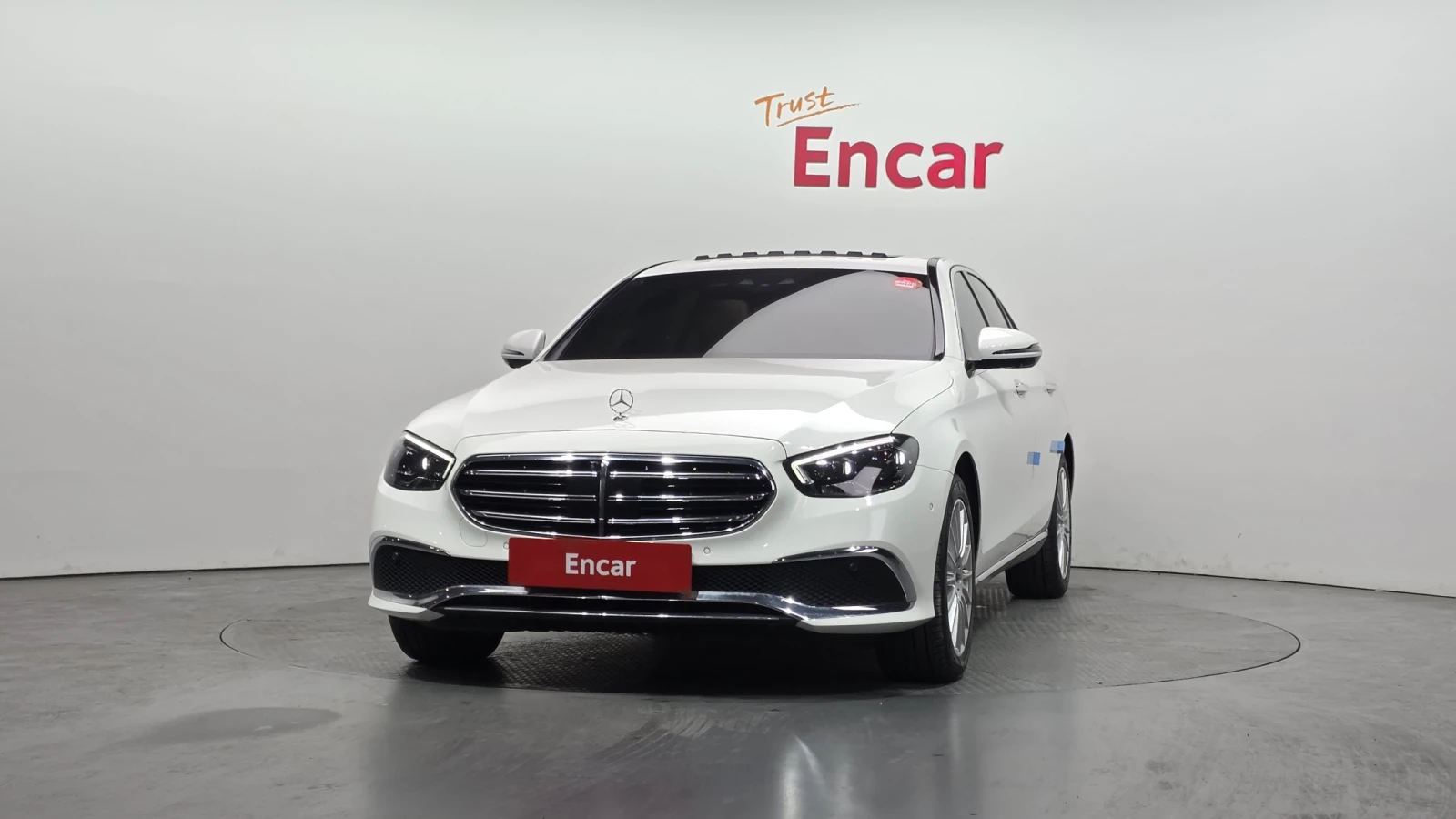 Mercedes-Benz E 220 4MATIC/DISTRONIC/BURMESTER/ОБДУХВАНЕ/ПОДГРЕВИ/PANO, снимка 3 - Автомобили и джипове - 54863597