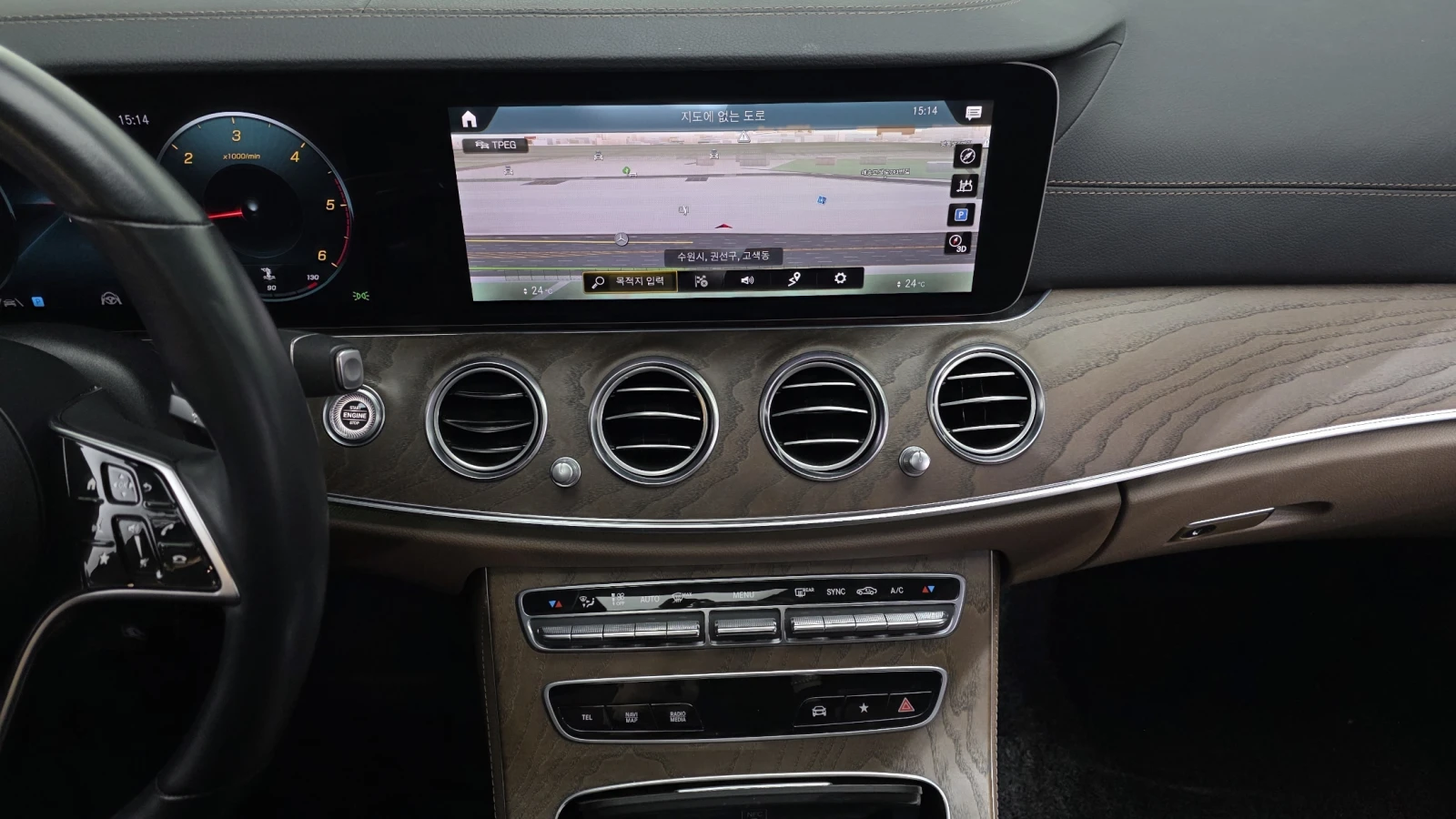 Mercedes-Benz E 220 4MATIC/DISTRONIC/BURMESTER/ОБДУХВАНЕ/ПОДГРЕВИ/PANO, снимка 14 - Автомобили и джипове - 54863597