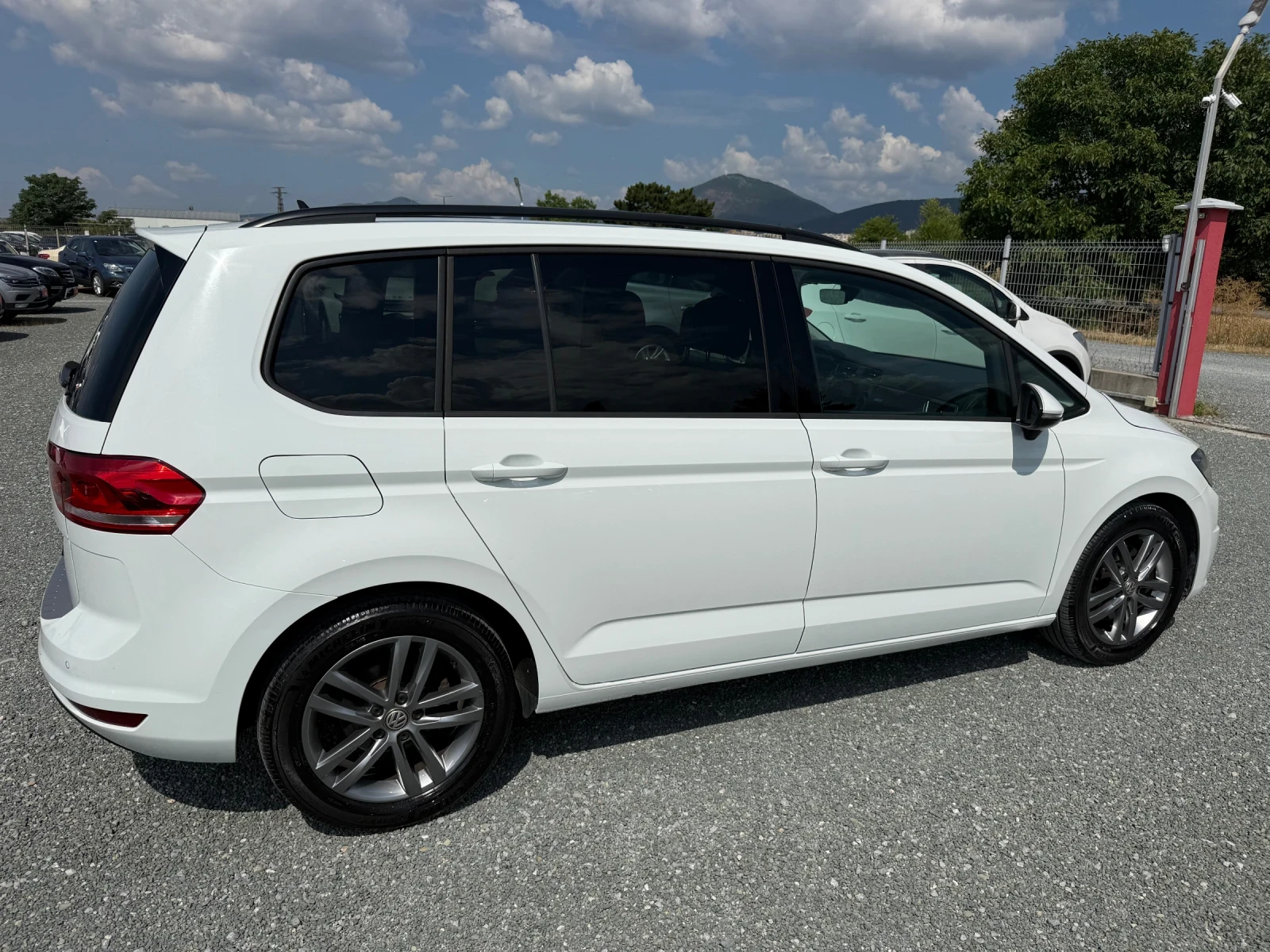 VW Touran (KATO НОВА), снимка 5 - Автомобили и джипове - 55310273