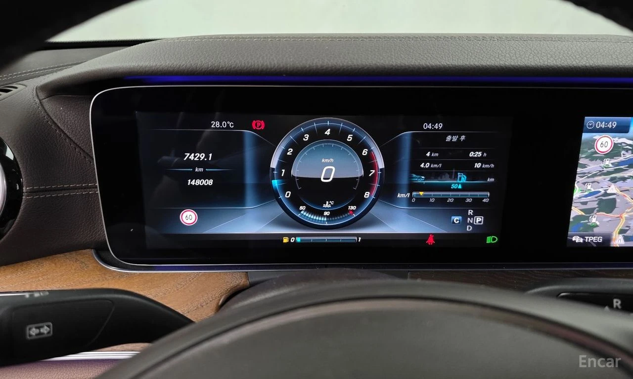 Mercedes-Benz E 300 ДИГИТАЛНО* ТАБЛО* ХЕДЪП* 360КАМЕРА* LANE* ASSIST* , снимка 12 - Автомобили и джипове - 55310934