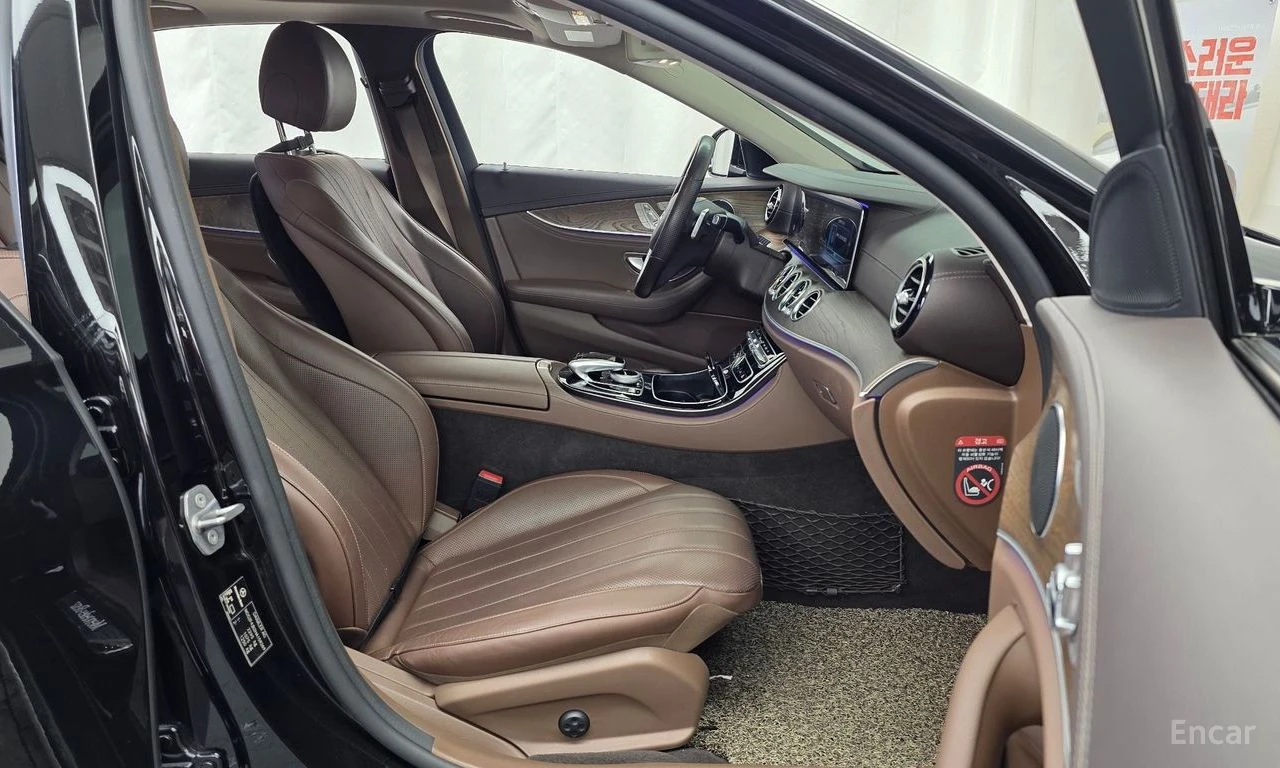 Mercedes-Benz E 300 ДИГИТАЛНО* ТАБЛО* ХЕДЪП* 360КАМЕРА* LANE* ASSIST* , снимка 13 - Автомобили и джипове - 55310934