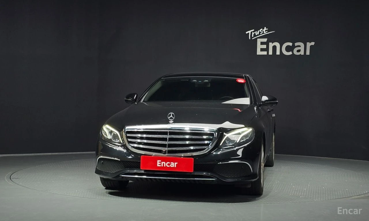 Mercedes-Benz E 300 ДИГИТАЛНО* ТАБЛО* ХЕДЪП* 360КАМЕРА* LANE* ASSIST* , снимка 3 - Автомобили и джипове - 55310934