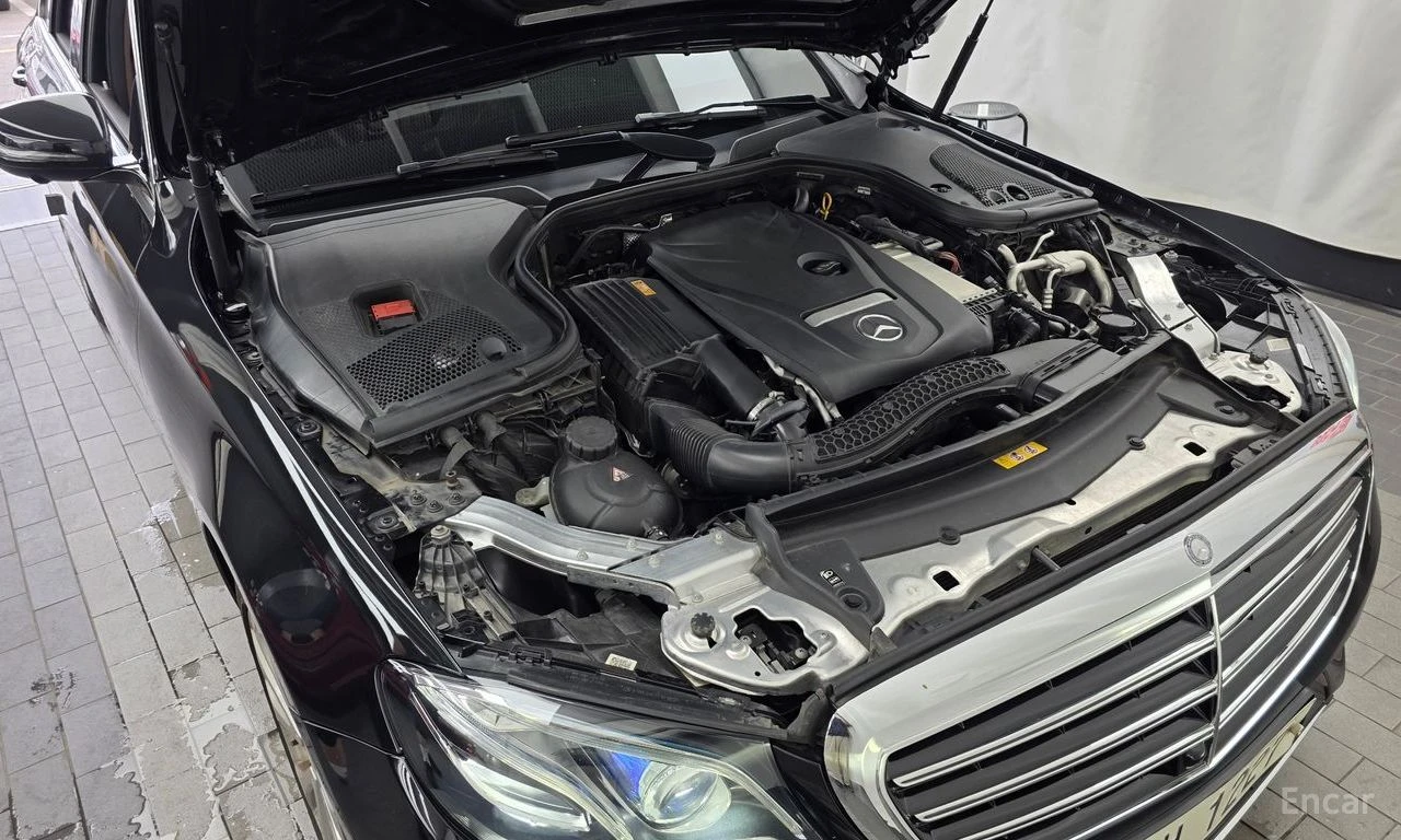 Mercedes-Benz E 300 ДИГИТАЛНО* ТАБЛО* ХЕДЪП* 360КАМЕРА* LANE* ASSIST* , снимка 16 - Автомобили и джипове - 55310934