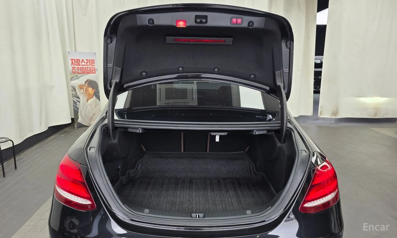 Mercedes-Benz E 300 ДИГИТАЛНО* ТАБЛО* ХЕДЪП* 360КАМЕРА* LANE* ASSIST* , снимка 15 - Автомобили и джипове - 55310934