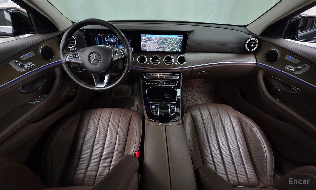 Mercedes-Benz E 300 ДИГИТАЛНО* ТАБЛО* ХЕДЪП* 360КАМЕРА* LANE* ASSIST* , снимка 6 - Автомобили и джипове - 55310934
