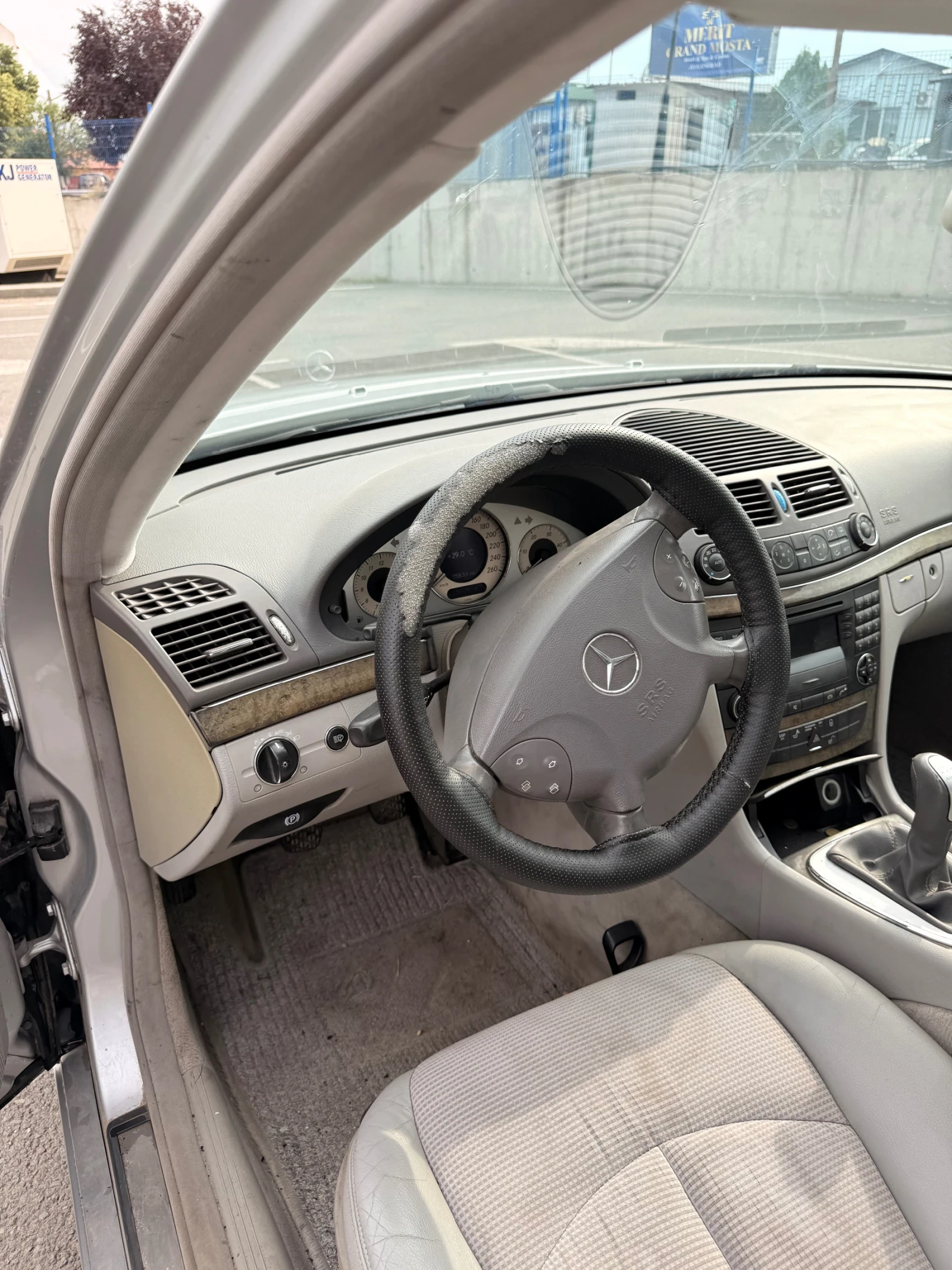 Mercedes-Benz E 270, снимка 10 - Автомобили и джипове - 55352440