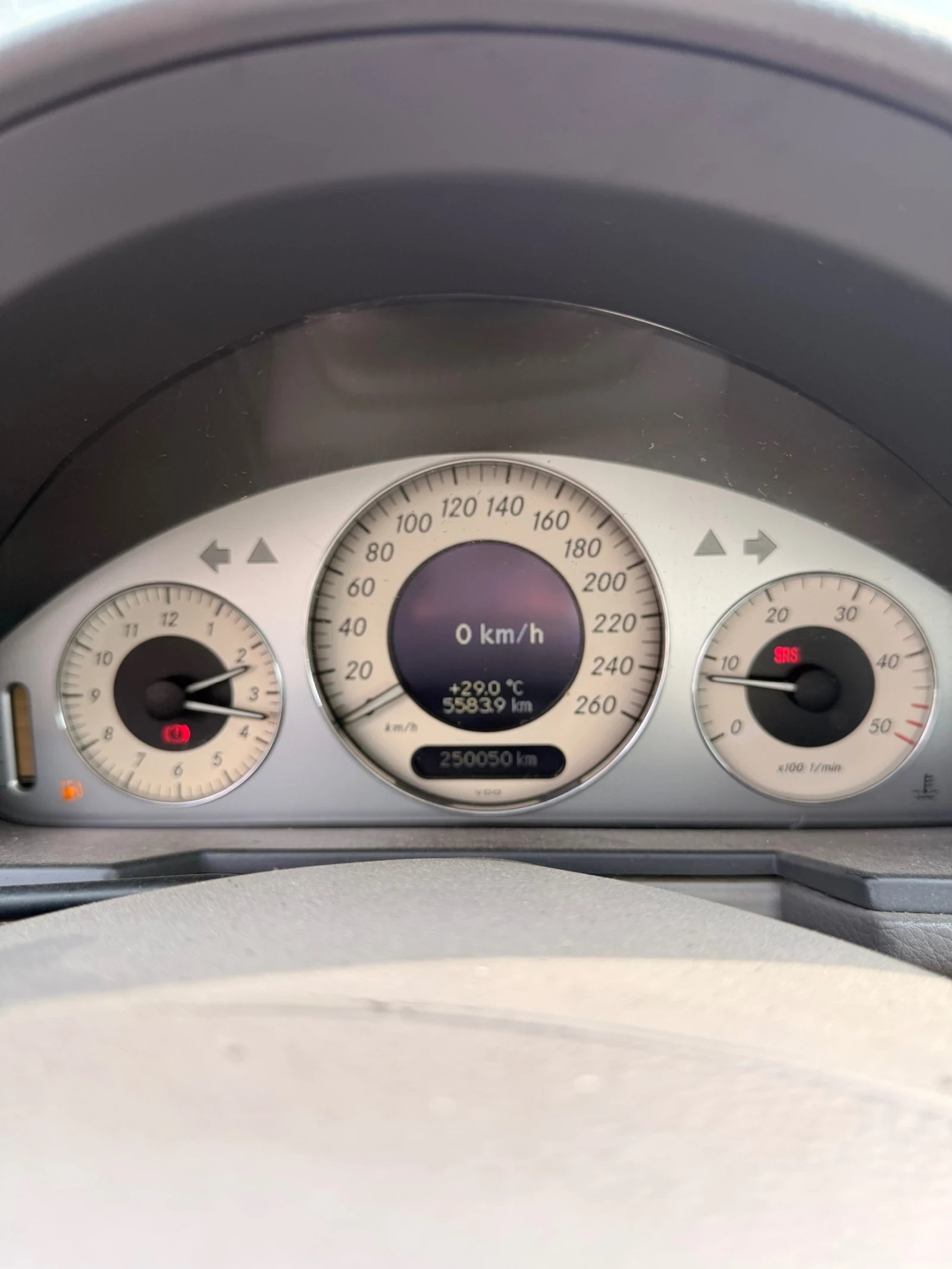 Mercedes-Benz E 270, снимка 13 - Автомобили и джипове - 55352440