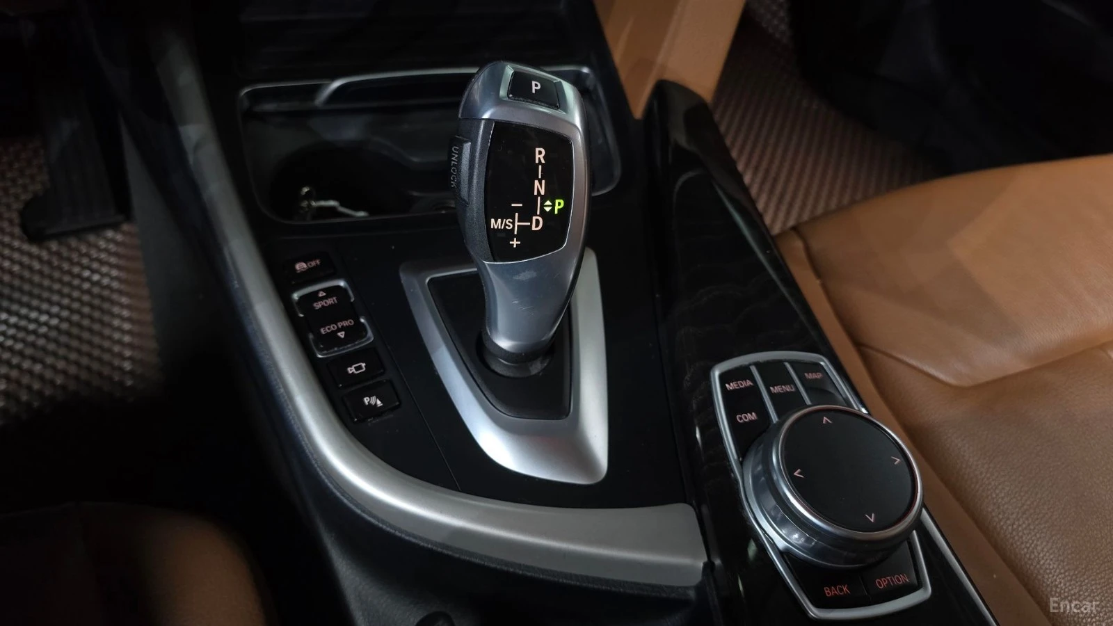 BMW 320 GT Luxury* HUD* КОЖА* НАВИ* ПАНО* КАМЕРА, снимка 7 - Автомобили и джипове - 55458863