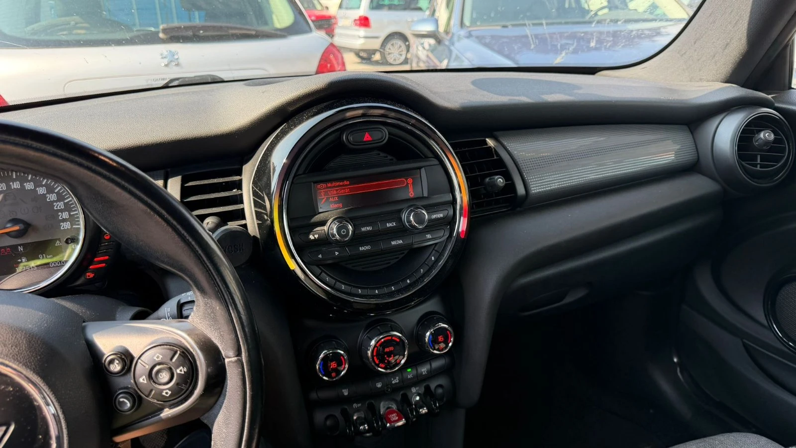 Mini One TwinPowerTurbo, снимка 9 - Автомобили и джипове - 55855803