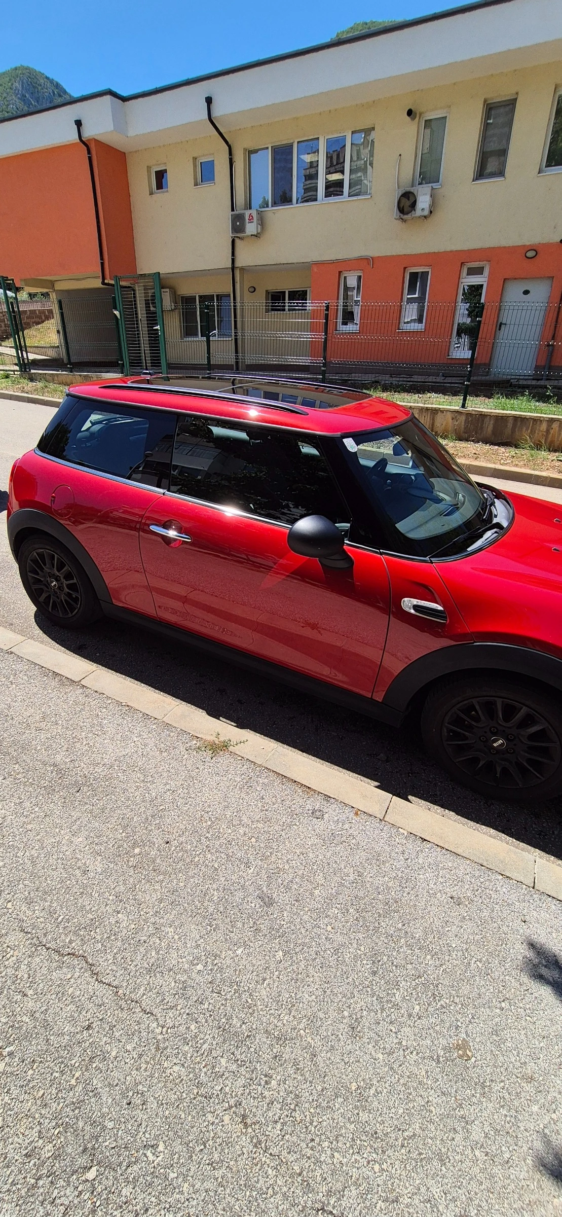 Mini One TwinPowerTurbo, снимка 12 - Автомобили и джипове - 55855803