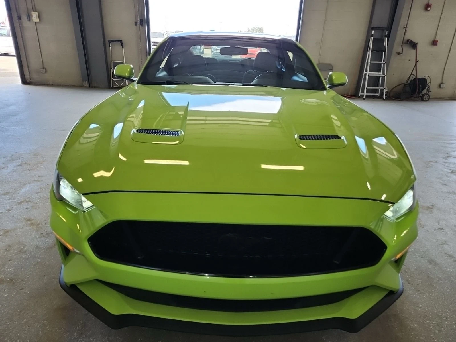 Ford Mustang GT* Grabber Lime* Back cam* Keyles* Keyless Go* По, снимка 4 - Автомобили и джипове - 56072885