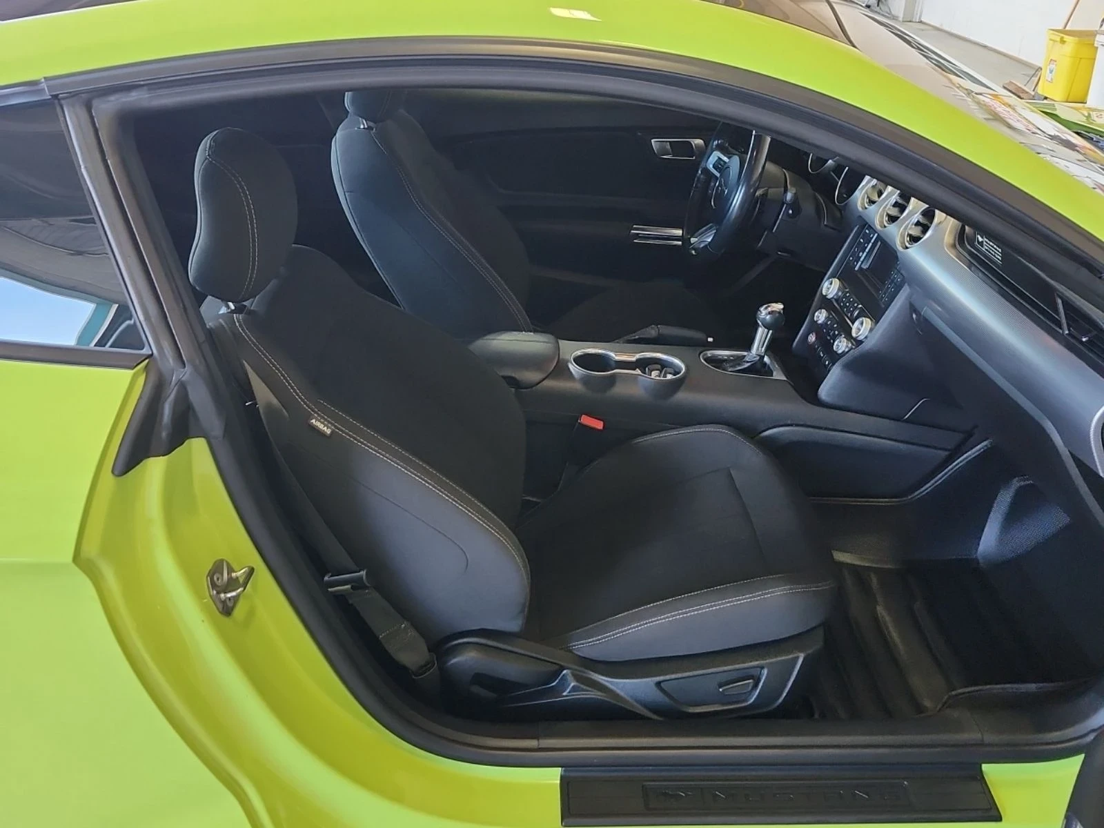 Ford Mustang GT* Grabber Lime* Back cam* Keyles* Keyless Go* По, снимка 11 - Автомобили и джипове - 56072885
