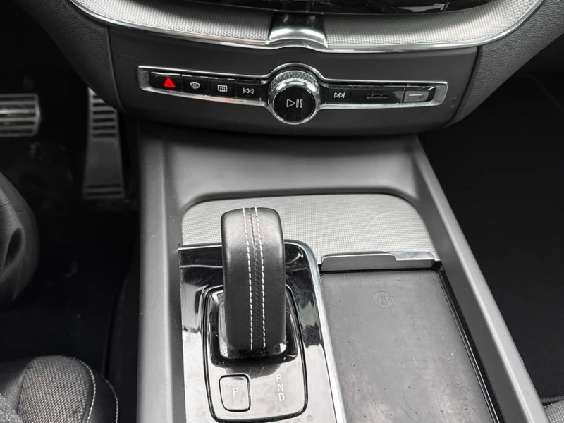 Volvo XC60 2022 R Design * CARFAX * БЕЗ ПЪРВОНАЧАЛНА ВНОСКА, снимка 13 - Автомобили и джипове - 52715044