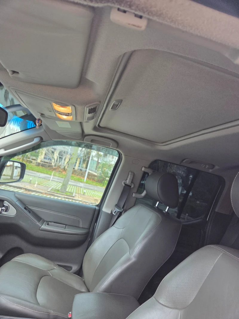 Nissan Navara, снимка 14 - Автомобили и джипове - 52867504