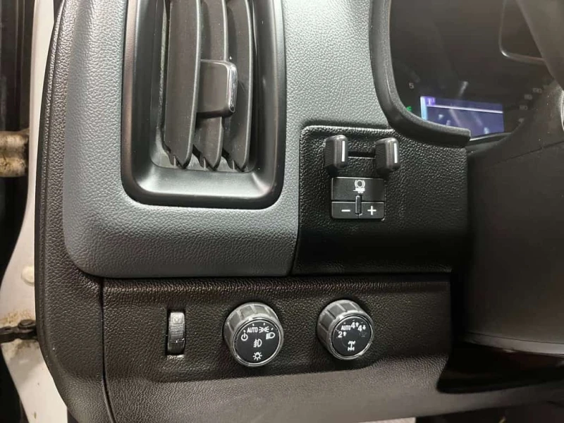 Chevrolet Colorado * Z71 Crew Cab 4x4 Diesel | Remote Start | Leather, снимка 8 - Автомобили и джипове - 53529147