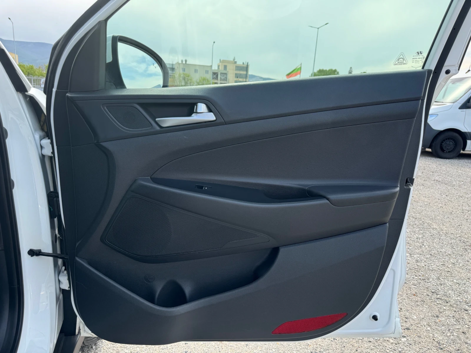 Hyundai Tucson 2.0CRDI Vertex 185кс 4WD Автоматик - изображение 9
