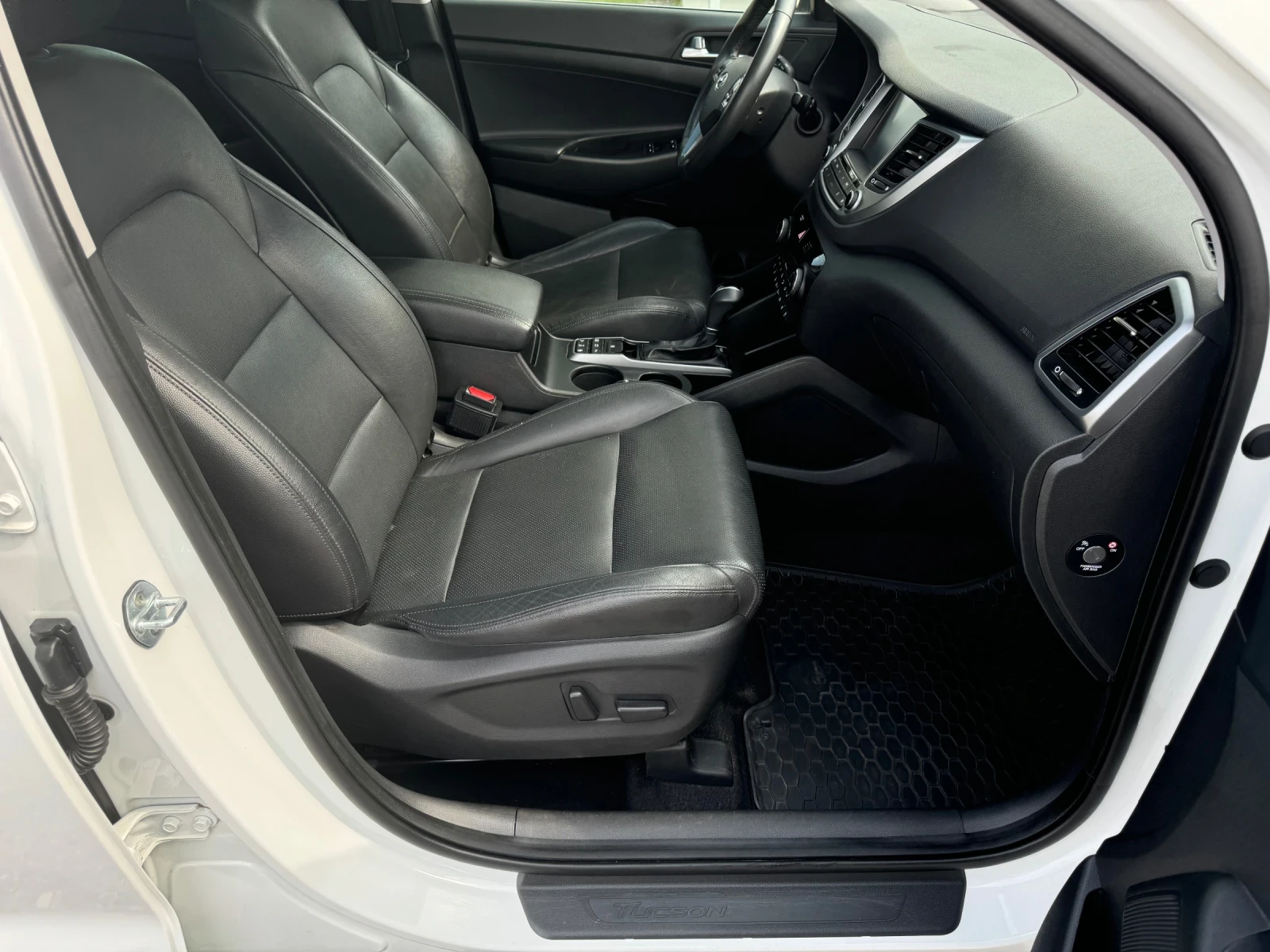 Hyundai Tucson 2.0CRDI Vertex 185кс 4WD Автоматик - изображение 10