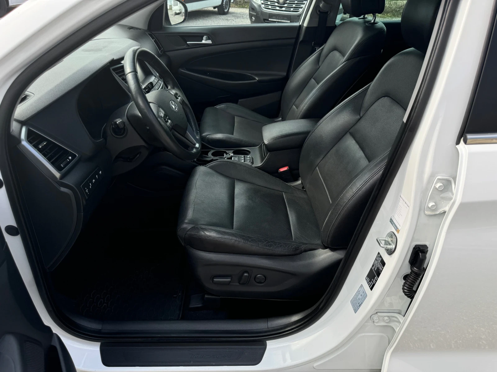 Hyundai Tucson 2.0CRDI Vertex 185кс 4WD Автоматик - изображение 8