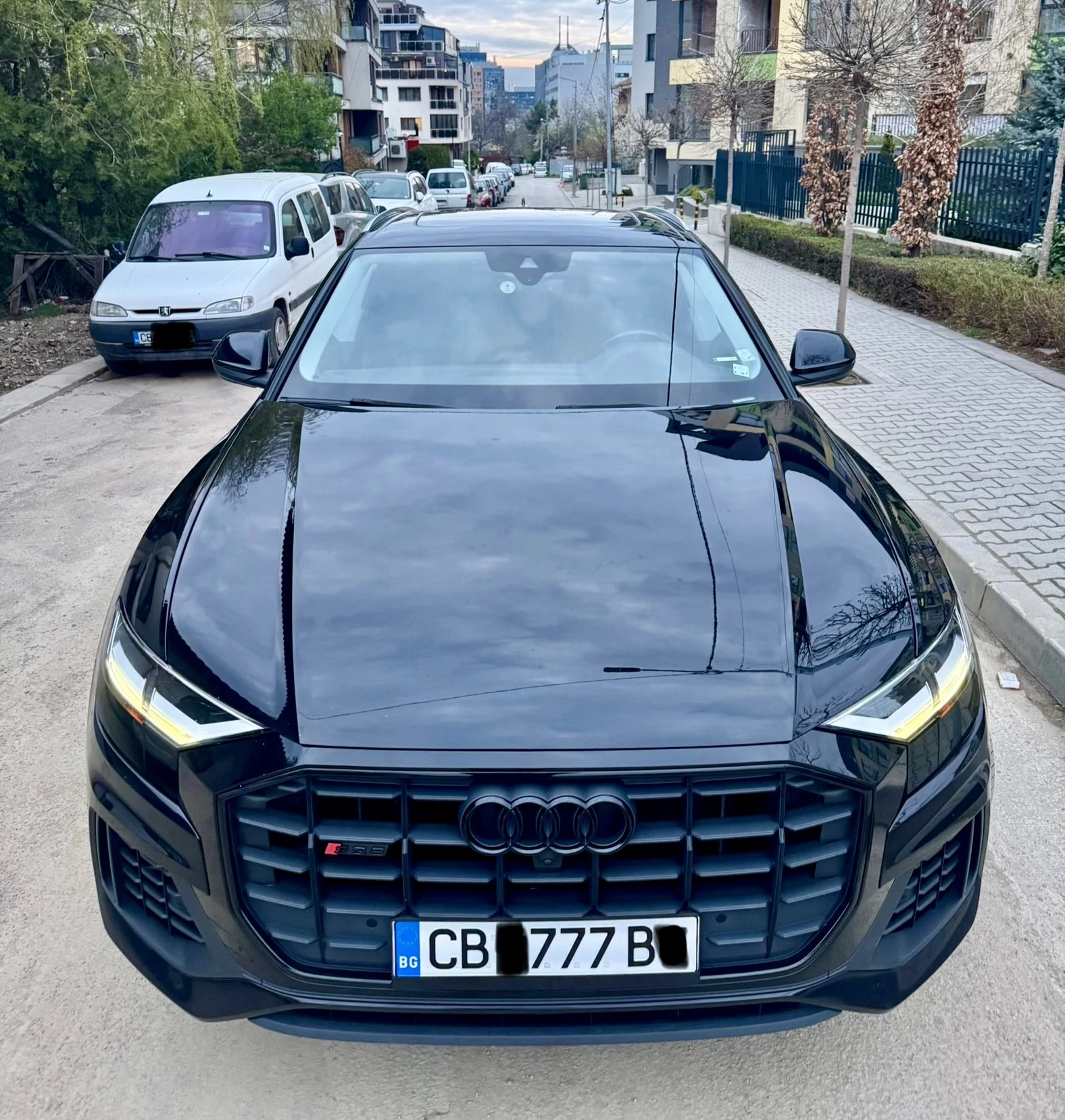 Audi Q8 S-line 5.5Tsfi Full-black  - изображение 2
