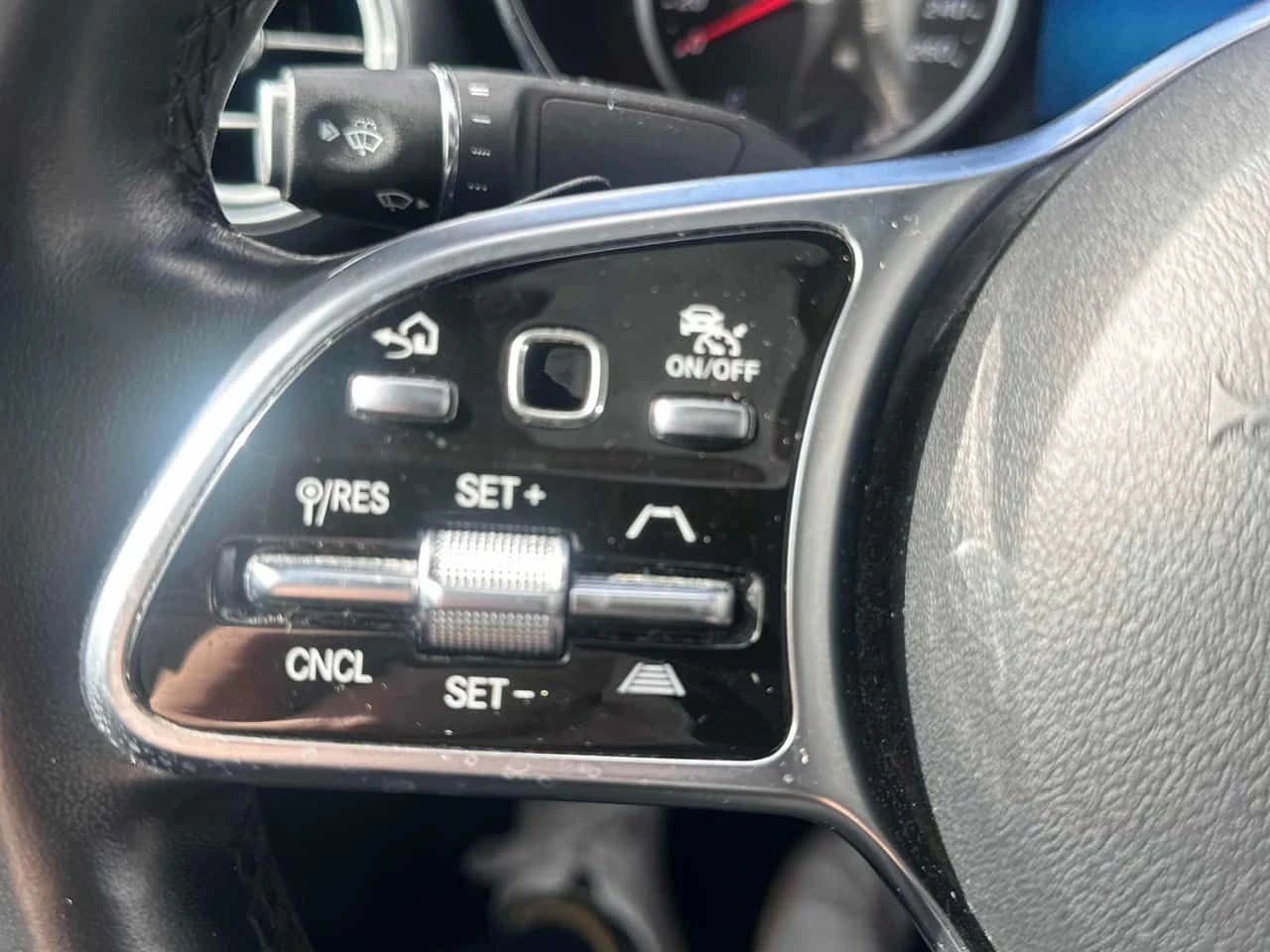 Mercedes-Benz GLC 300 * CARFAX * Дистроник * 360 Камери * , снимка 11 - Автомобили и джипове - 54014161