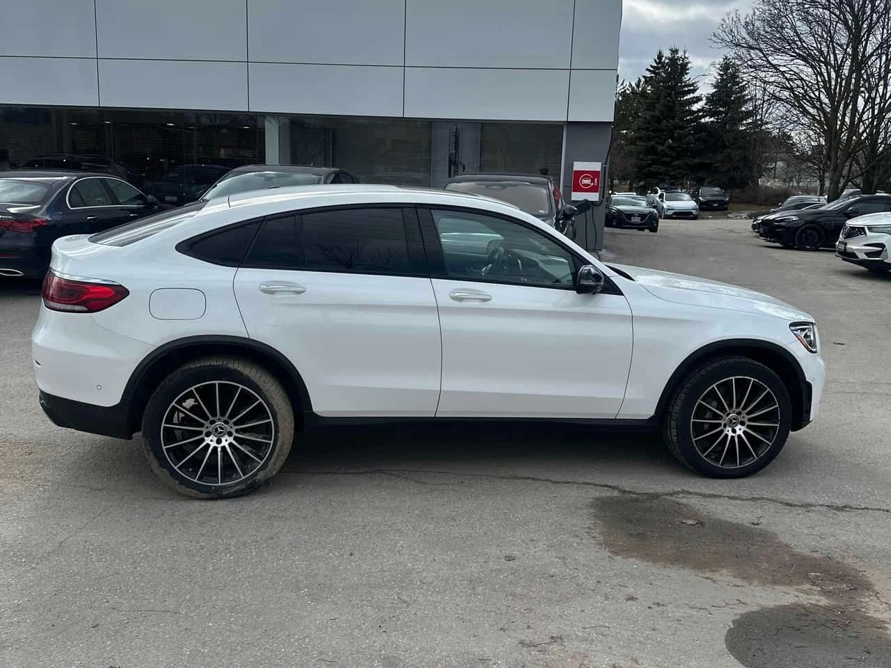 Mercedes-Benz GLC 300 * CARFAX * Дистроник * 360 Камери * , снимка 3 - Автомобили и джипове - 54014161