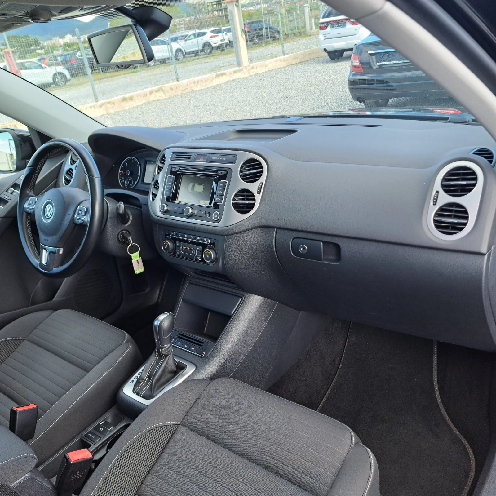 VW Tiguan 2.0 TDI Cup Sport & Style 4Motion* Pano* Navi* Led, снимка 11 - Автомобили и джипове - 54375332