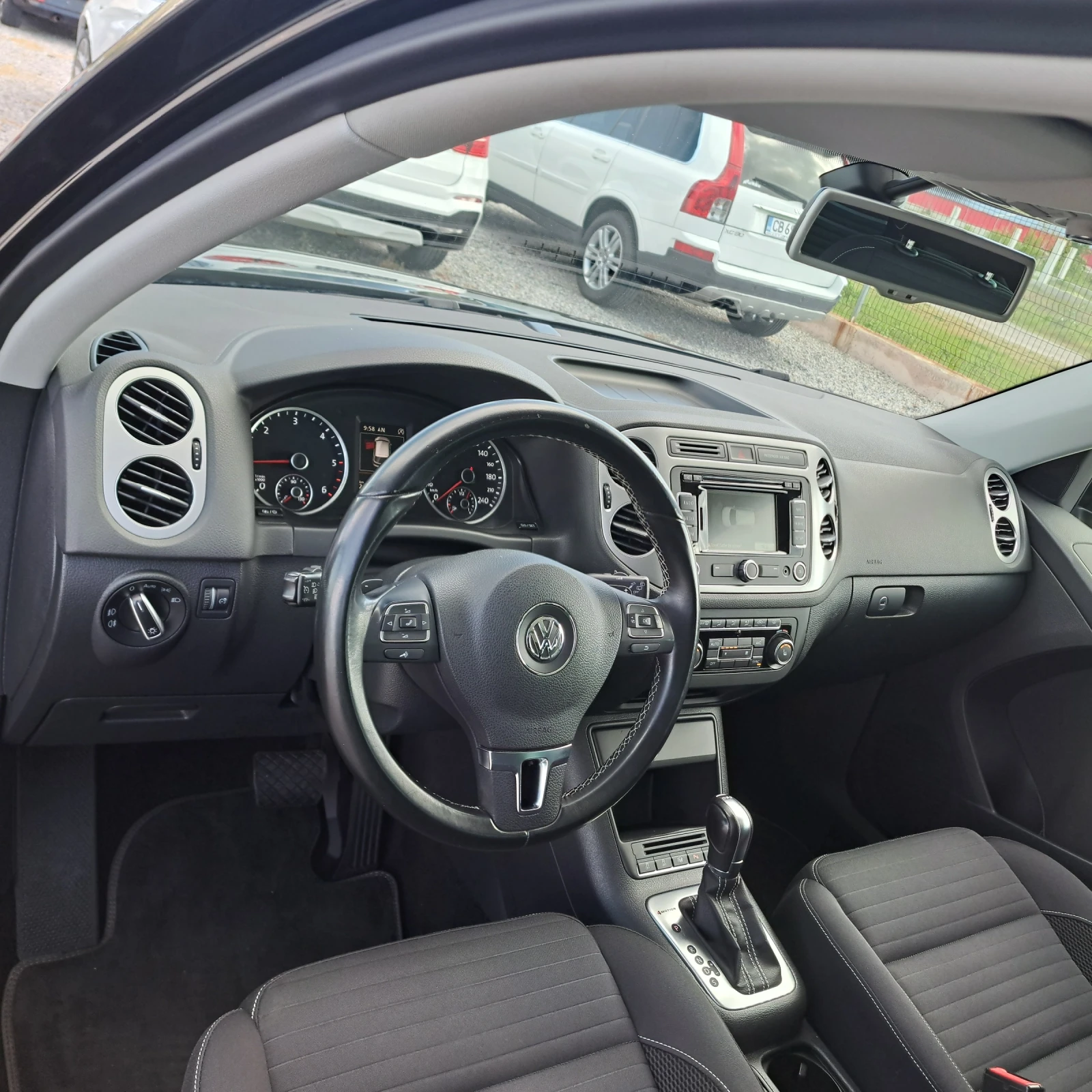 VW Tiguan 2.0 TDI Cup Sport & Style 4Motion* Pano* Navi* Led, снимка 9 - Автомобили и джипове - 54375332