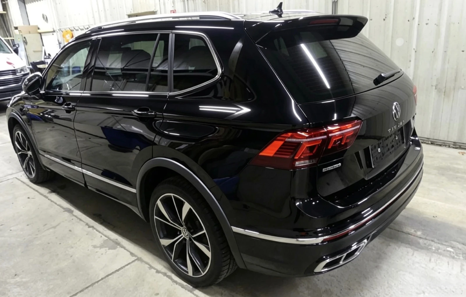 VW Tiguan 2.0TDI/3XR line/Allspase/4motion/Очакван внос, снимка 3 - Автомобили и джипове - 54645152