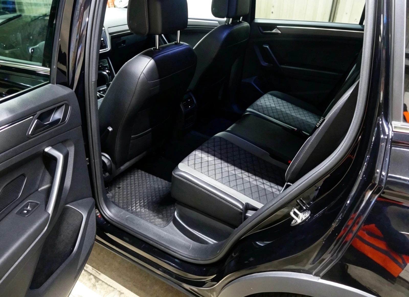 VW Tiguan 2.0TDI/3XR line/Allspase/4motion/Очакван внос, снимка 6 - Автомобили и джипове - 54645152