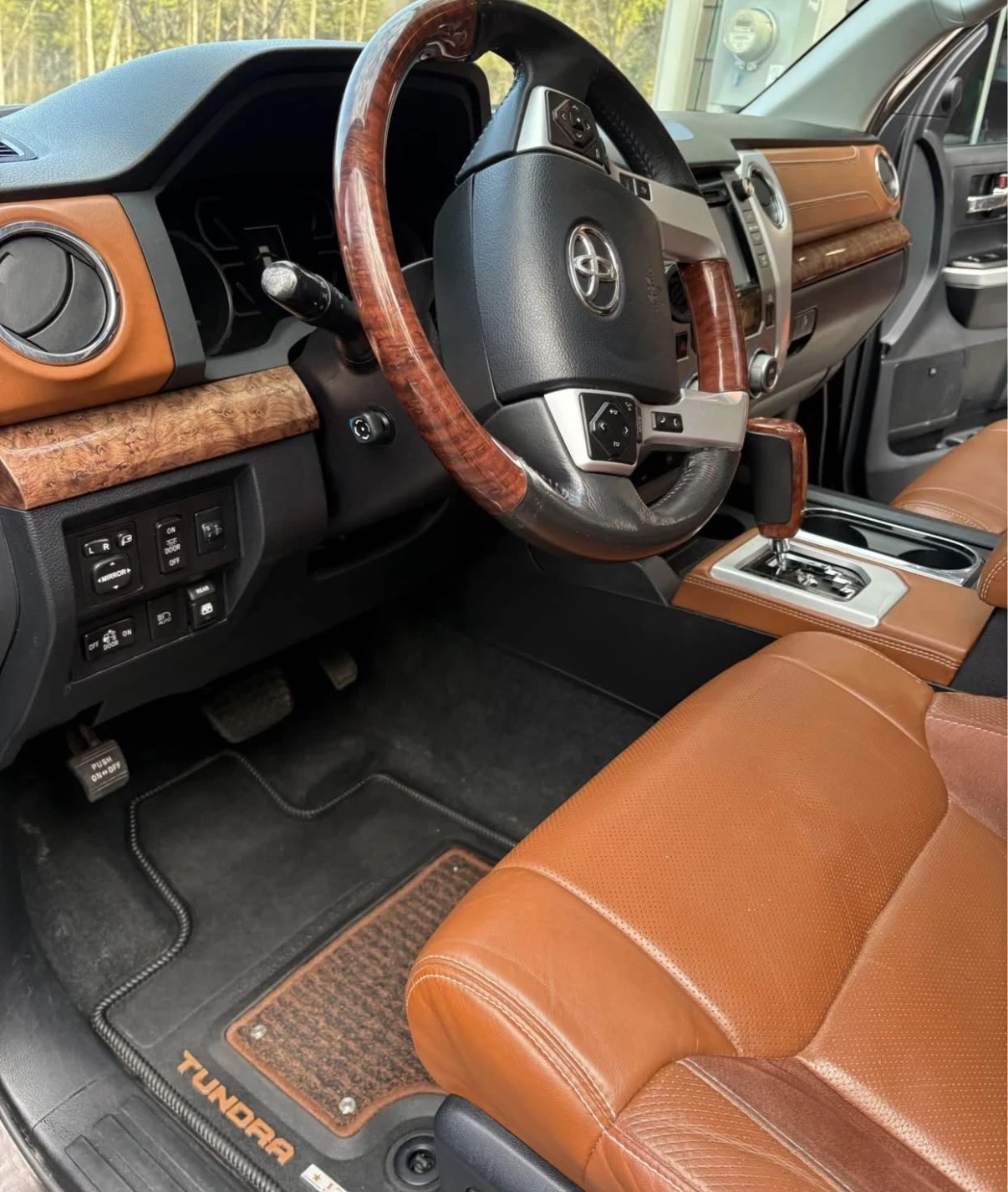 Toyota Tundra PLATINUM 1794 * AWD * TOWING PACKAGE * BLIND SPOT , снимка 2 - Автомобили и джипове - 55233005