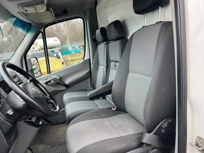 VW Crafter, снимка 11 - Бусове и автобуси - 49309402